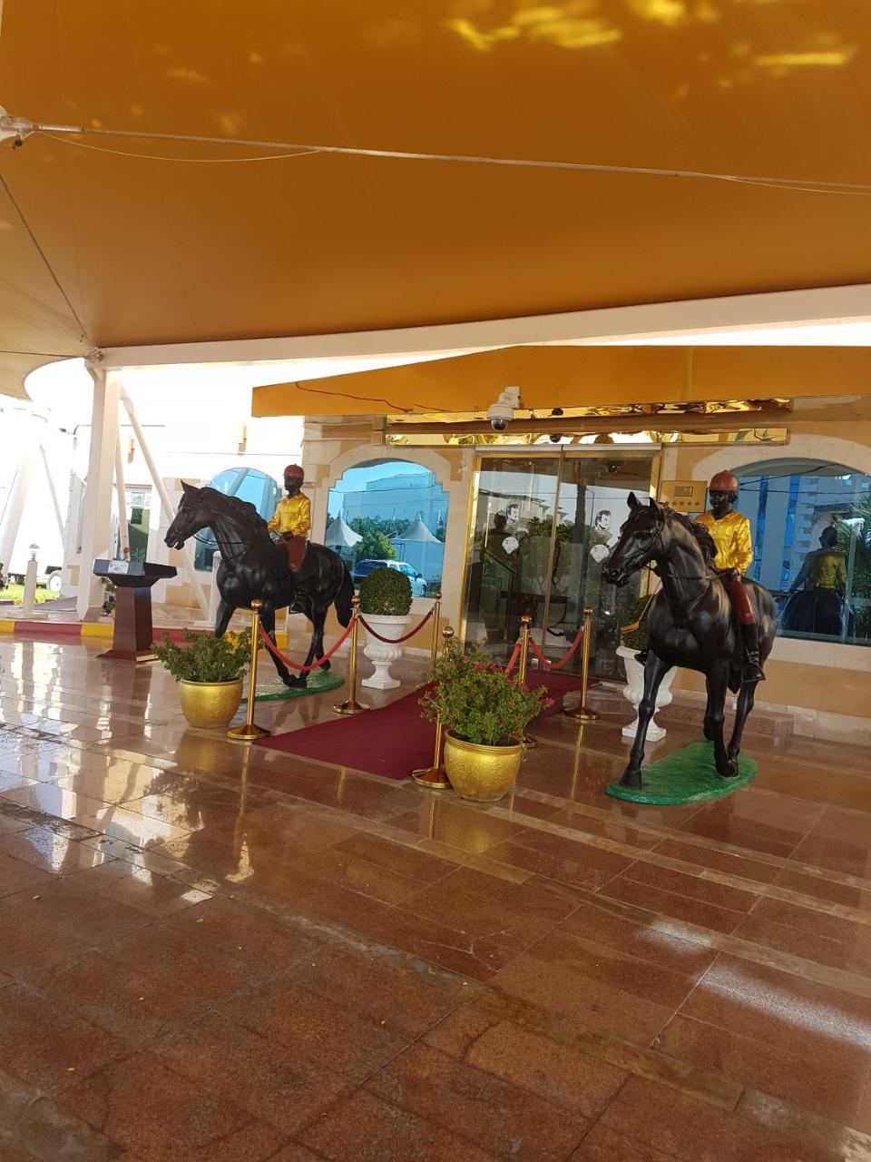 Tio Sea Resort El Hor Dış mekan fotoğraf Entrance of the Meydan Grandstand